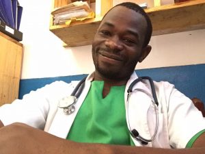 Article : À la rencontre de Cédric Ouanekpone, jeune médecin centrafricain